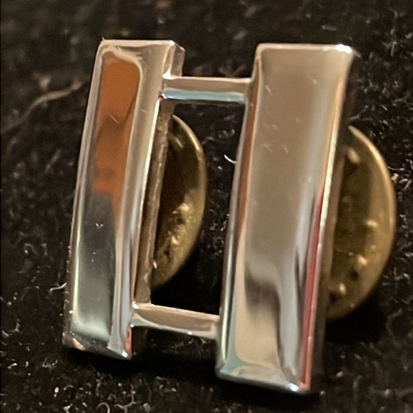 Vintage 0.75” WWII US Military Army silver tone small tooth Captain bars - Picture 4 of 15